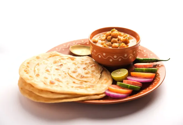 chole-masala-or-chickpea-curry-served-with-laccha-2021-09-01-15-58-16-utc112.webp