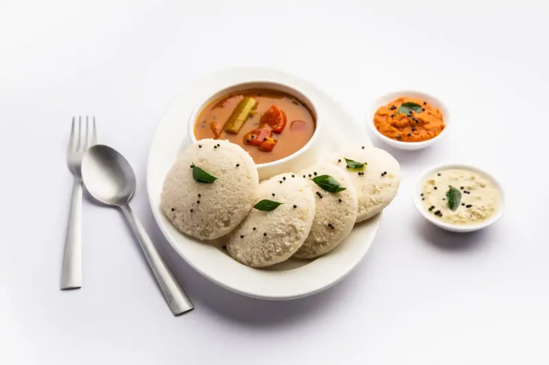 vecteezy_idly-sambar-or-idli-with-sambhar-and-green-red-chutney_15933399.webp