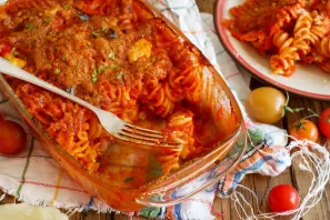 baked-pasta-with-tomato-sauce-and-mozzarella-chees-2021-08-26-15-47-03-utc1_(1)2.webp