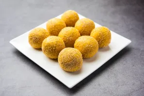 khas-khas-besan-laddu-or-poppy-seeds-and-chickpea-2022-09-27-18-42-14-utc_(1)_-_Copy.webp